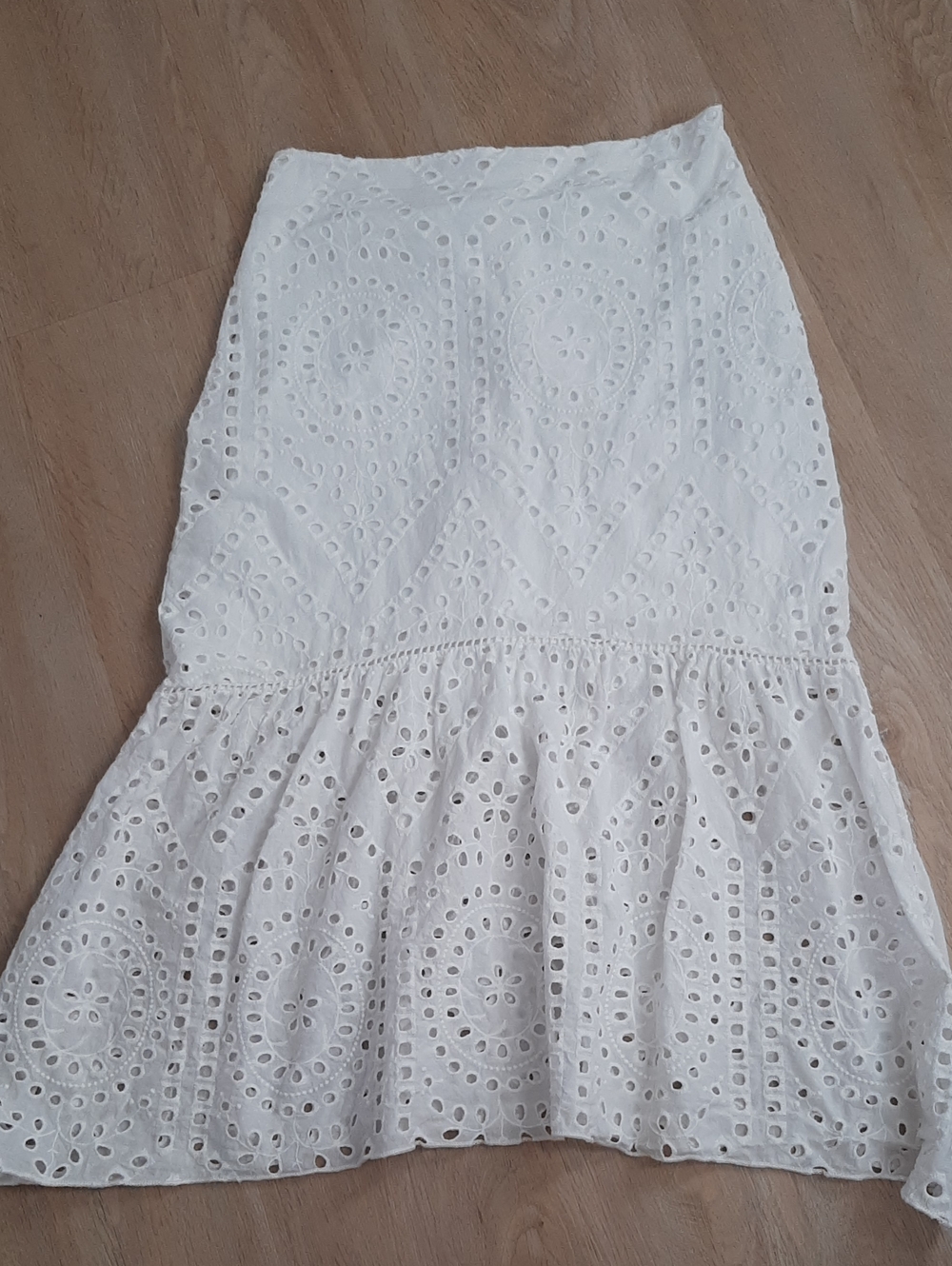 White Eyelet Flare Hem Skirt Size Medium, See Measurements In Photos. Runs Small